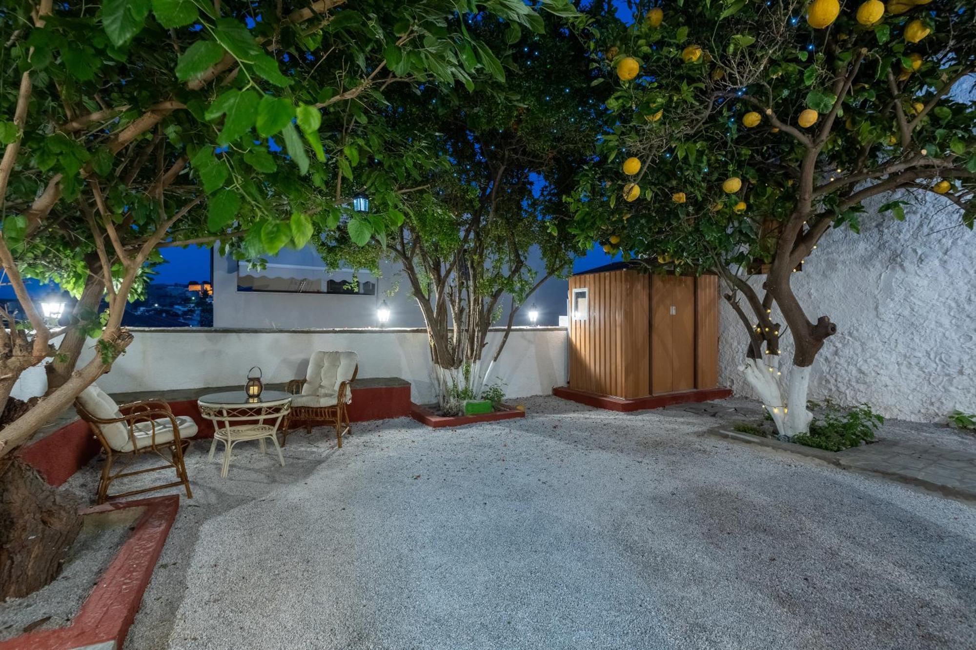 Spacious Home With Yard, Mytilene Lesvos Exterior foto