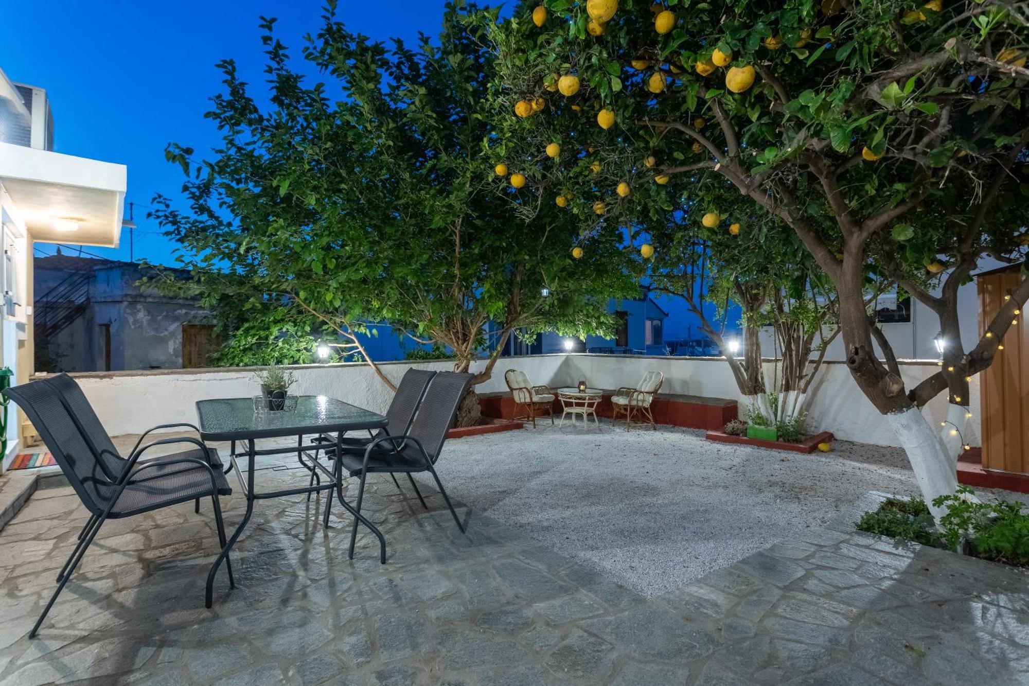Spacious Home With Yard, Mytilene Lesvos Exterior foto