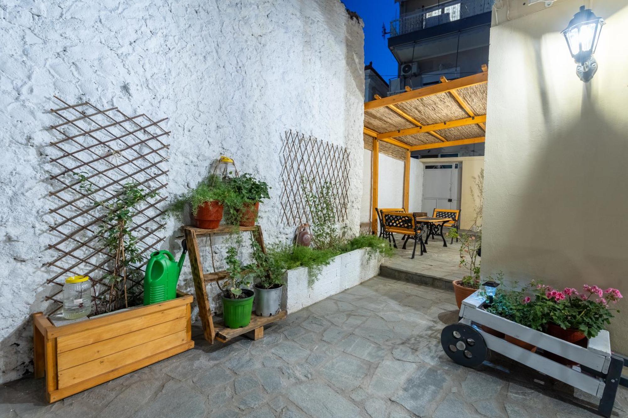Spacious Home With Yard, Mytilene Lesvos Exterior foto