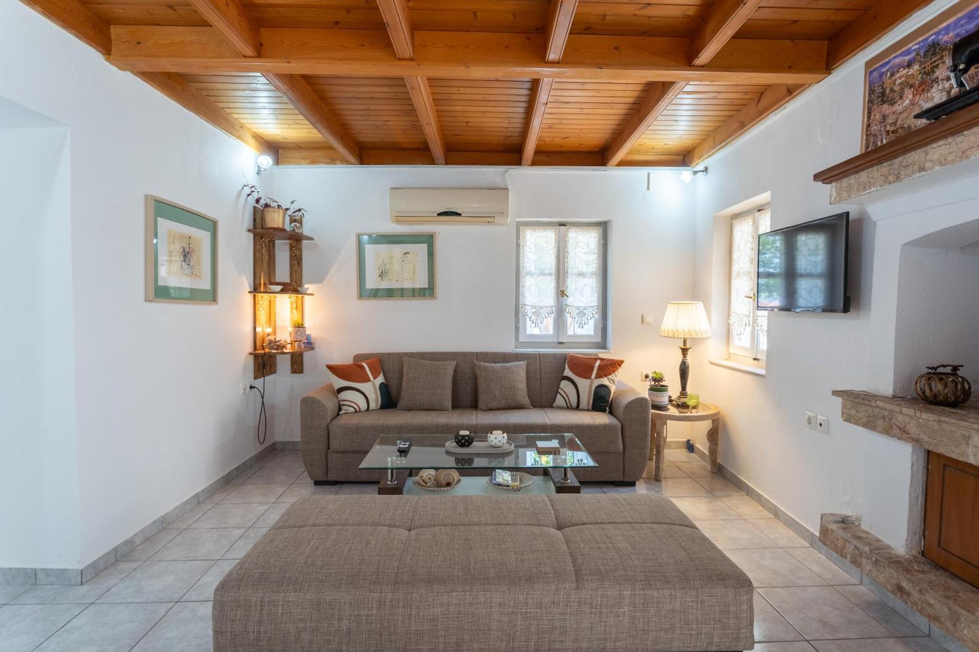 Spacious Home With Yard, Mytilene Lesvos Exterior foto
