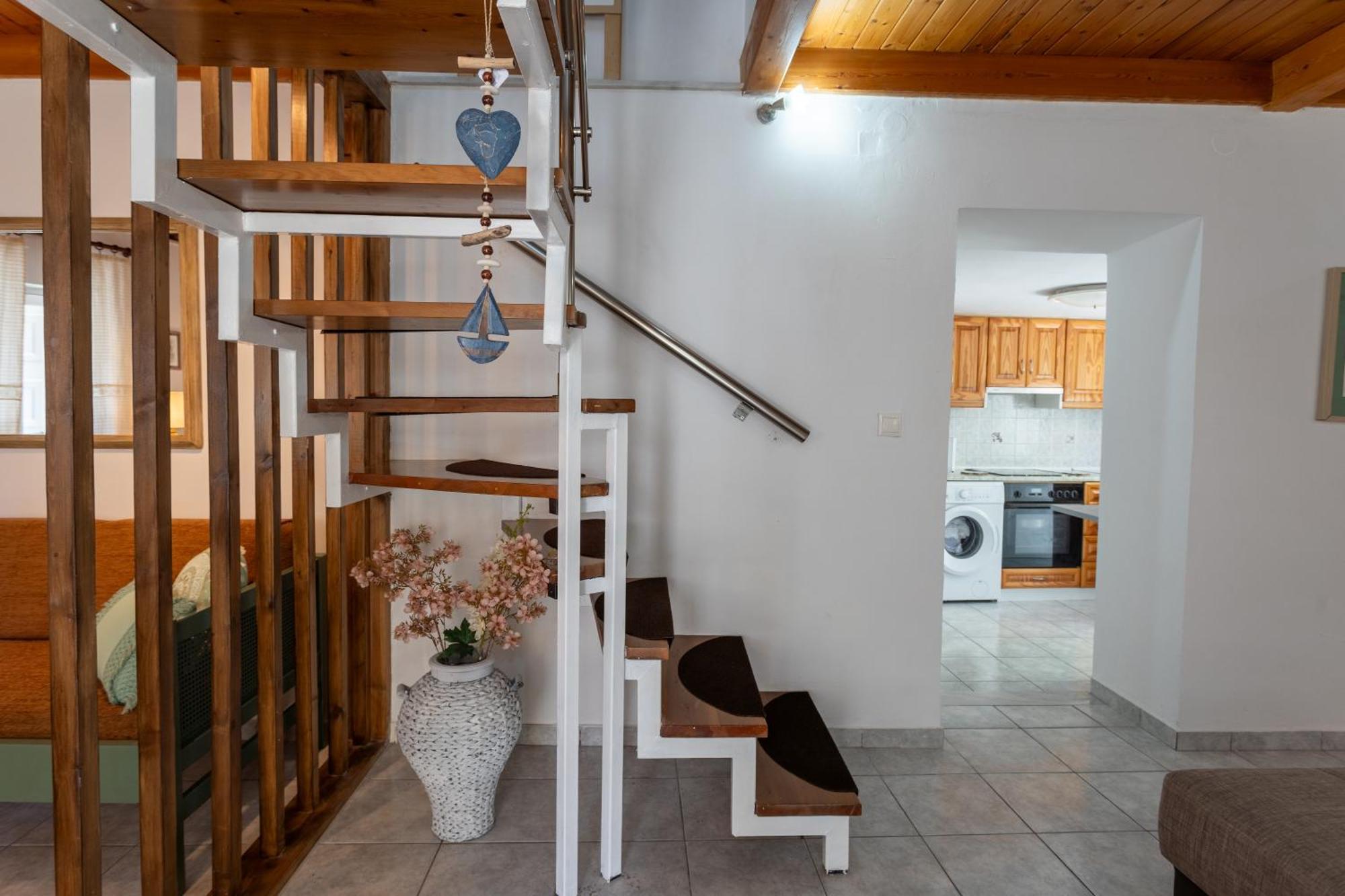 Spacious Home With Yard, Mytilene Lesvos Exterior foto