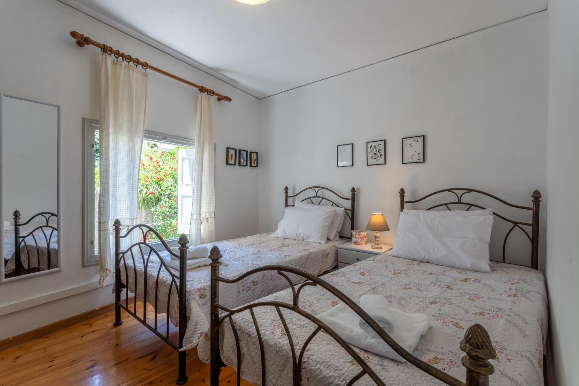 Spacious Home With Yard, Mytilene Lesvos Exterior foto