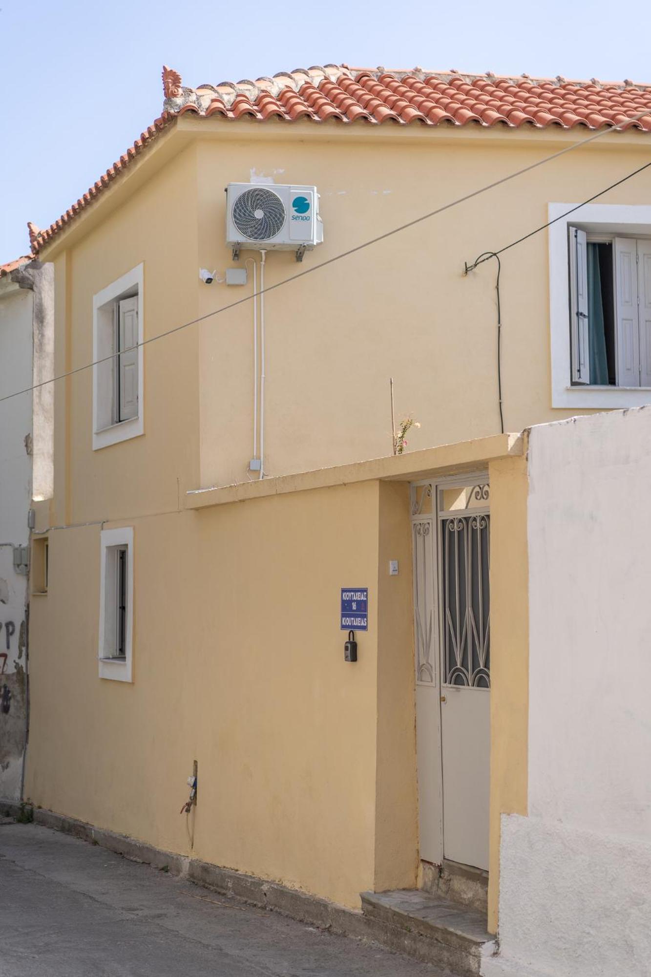 Spacious Home With Yard, Mytilene Lesvos Exterior foto
